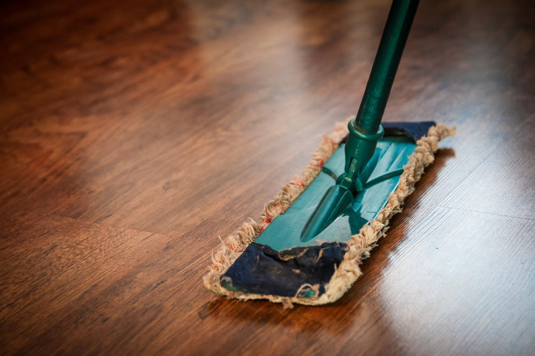 deep cleaning Leeds mopping the floor